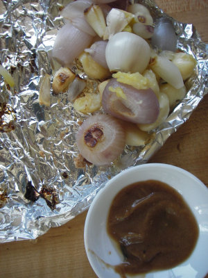 Baked shallots, garlic