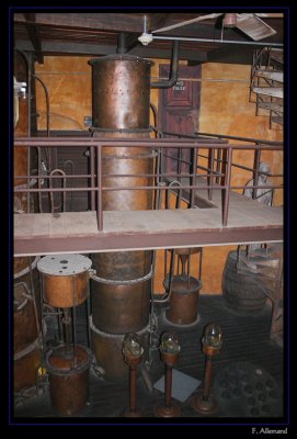 Distillation tower - colonne a  distiller