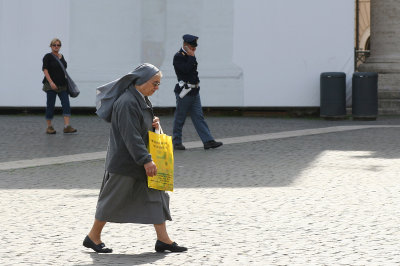 The tourist, the policeman and the nun