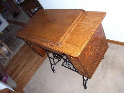 Singer 66 in No.6 cabinet-table 12w.JPG