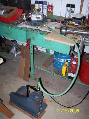 Vacuum setup for greasing center bearing 01.JPG