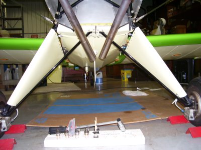 Landing Gear 60 inch width 01.JPG