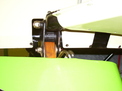 Lower wing front attach point 01.JPG