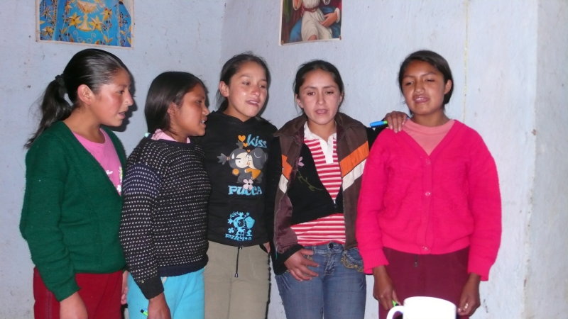 Chumush youth singing for the gringos