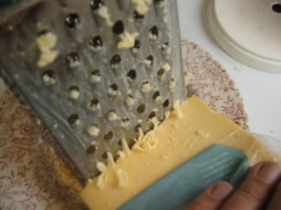Rallar (grueso) el queso