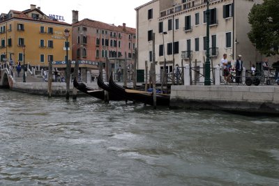 Venise ... le parking des gondoles