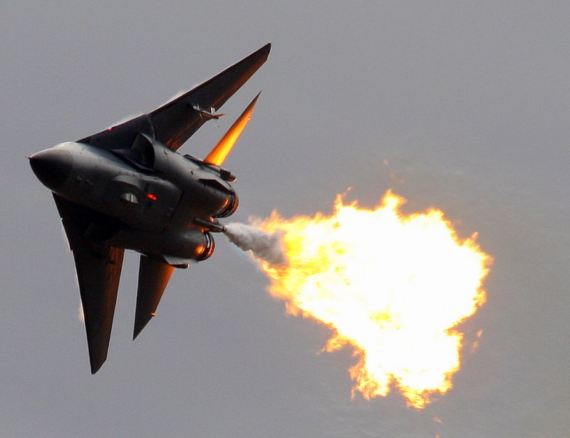 nice lines  F111 dumps n burns.jpg