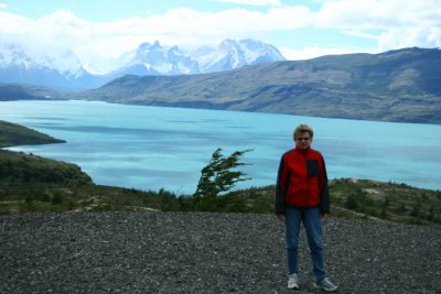 Rastplats med utsikt ver bergen i Torres Del Paine