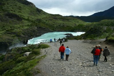 I Salto Grande ligger vattenfallet mellan Lago Nordenskld och Lago Peho