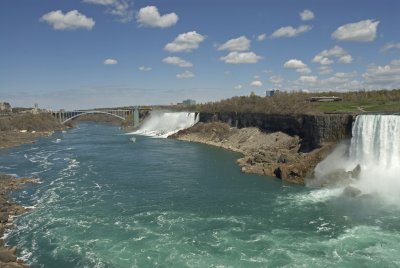 Bridge to the US Niagara.jpg