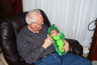 DSC_0226 GrandPa Bill n Aidan.JPG