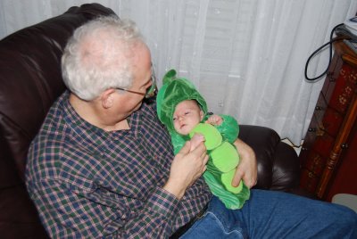 DSC_0227 GrandPa Bill n Aidan.JPG