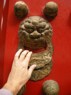 Door knocker, Beijing (2009)