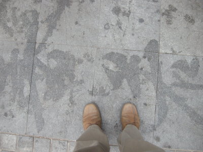 Sidewalk water calligraphy, Beijing (2009)