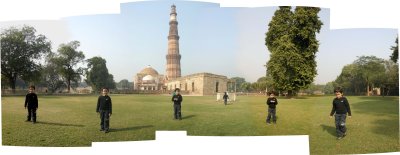 Rahil at Qutab Minar (5 Dec 2009)