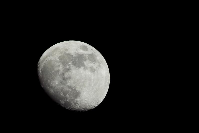 Moon 4-9-6 1s.jpg