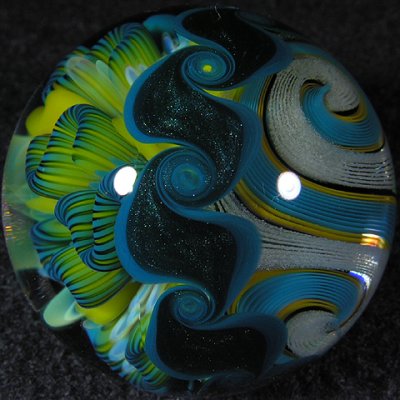 Artist: Richard Hollingshead II <br> Size: 1.37 <br> Type: Lampworked Boro