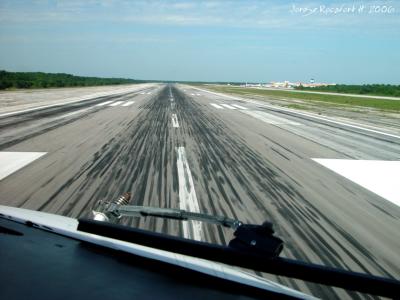 Landing on runway 30 Cancún International.