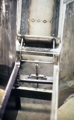 CONSOLE DOOR MECHANISM