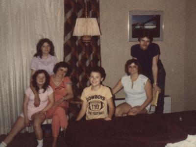 Judy, Lisa, Mom, Scott, Darlene, Ike