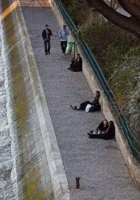 Warm March day along the Seine