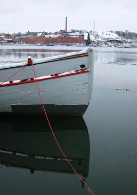 January 6: Boat with red line