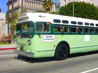 Parade 850 Vintage Bus.jpg