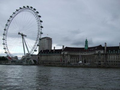London Eye--hotels, restaurants, and an aquarium on the right