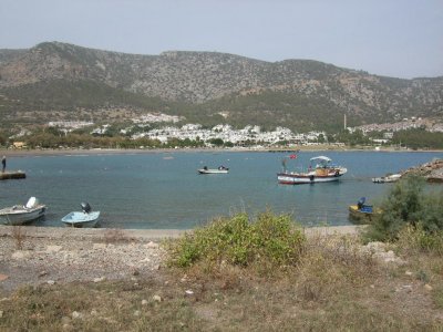There is a small harbor near the ruins