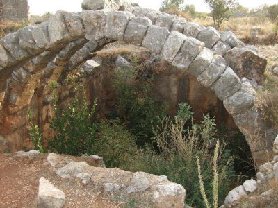Here is another cistern--arches are often the only part of a structure that remains.