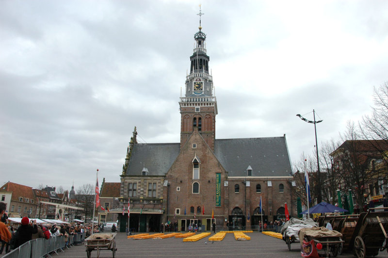 cheese being traded on the Waagplein (literally, Weighhouse Square)