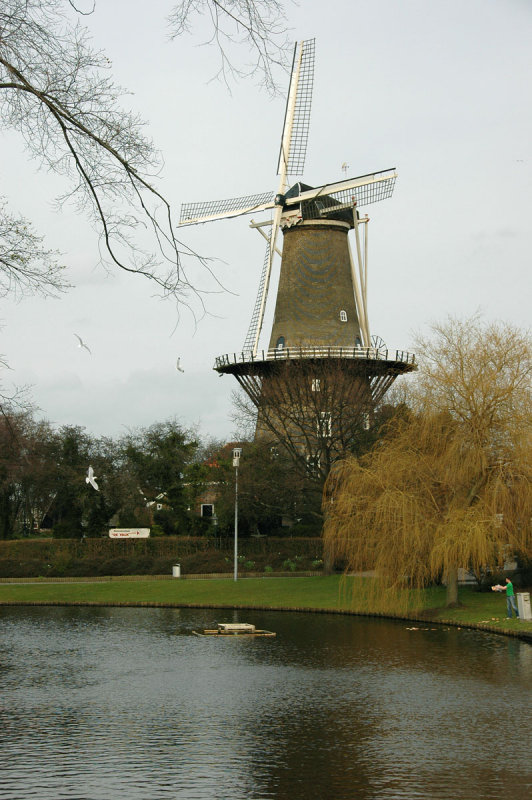 Stedelijk Molenmuseum (Municipal Windmill Museum) De Valk, 2e Binnenvestgracht 1