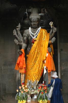 eight-armed statue of Vishnu