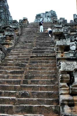 the steep staircase, which covers the 3 tiers in a single flight