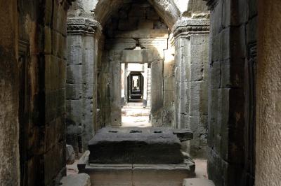 'yoni pedestal