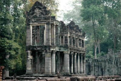 two-storey building with round columns, maybe dated from 2nd half of 13th century