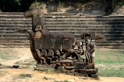 Balaha, a forms of Bodhisattva Lokesvara, helping seafaring merchants escape from an island inhabited by an ogress