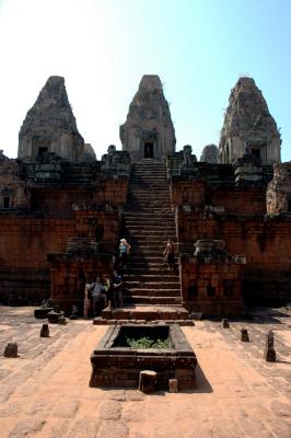 directly in front is the legendary stone 'cistern' - almost certainly a base for a statue of Nandi