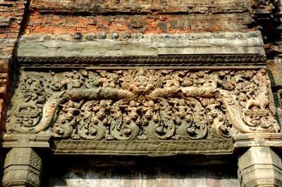 lintel of the SE sanctuary