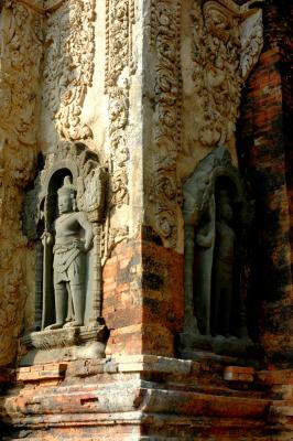 stone dvarapalas standing in niches guard the corners of each tower