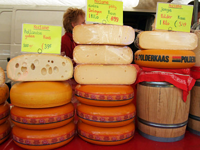 cheeses vary from young (jonge kaas) to mature varieties (belegen kaas)