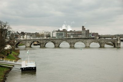 Sint Servaasbrug - links the Maastricht's centre with the Wyck district