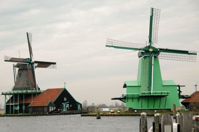 (left) De Kat - Paint Mill; (right) De gekroonde Poelenburg - Saw mill