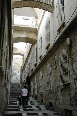 narrow alleys inside the Old City