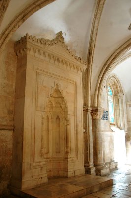 the niche hollowed by the Muslims as a mihrab when they converted the chapel into a mosque
