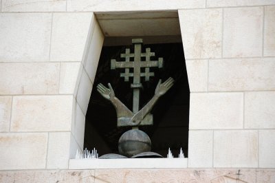 the five crosses representing the 4 wounds on Jesus on the cross