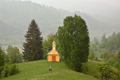 Ghimeş Valley - wooden church in Aldămas