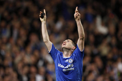 Frank Lampard points to the sky after his successful penalty (Getty Images)