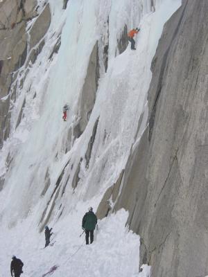 unknown_climbers_on_the_ice.jpg
