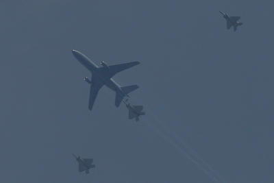 KC 10 Re-fueling F-22s